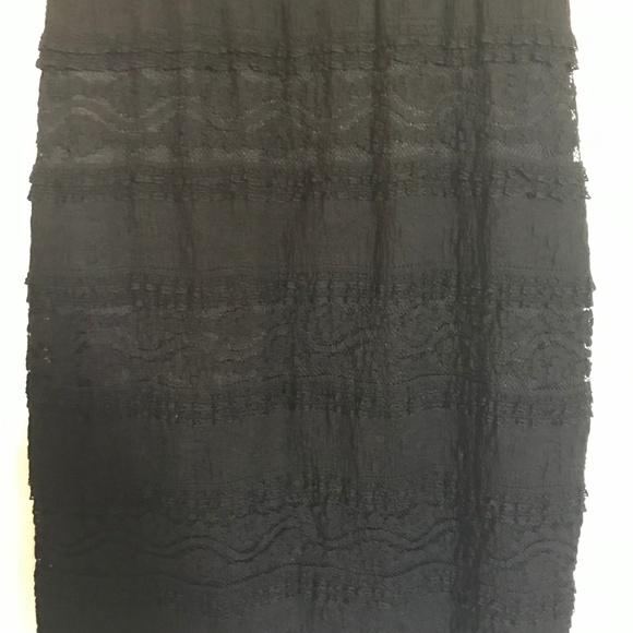 Black and White Lace Dress - Picture 3 of 3